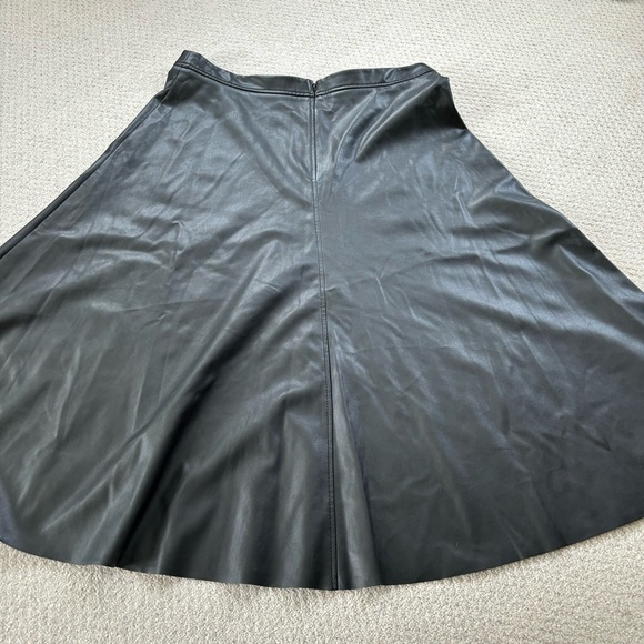 Banana republic black vegan leather midi skirt - Picture 5 of 5